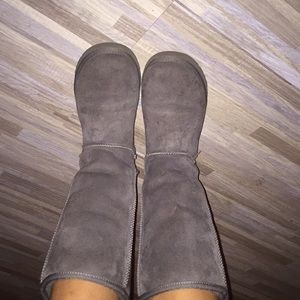 Grey tall classic uggs